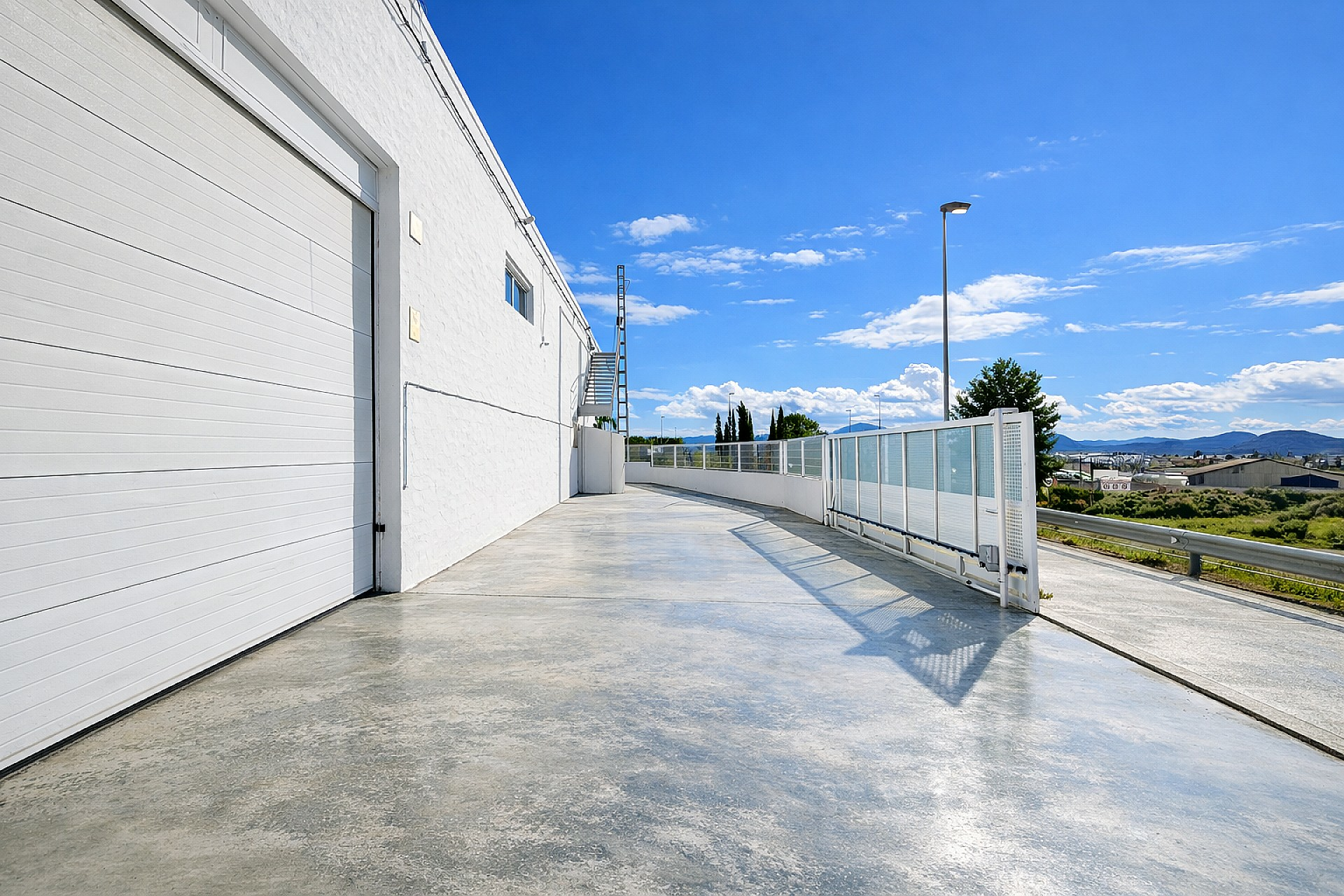 4-bedroom Commercial In Villena, Spain (299 M²)