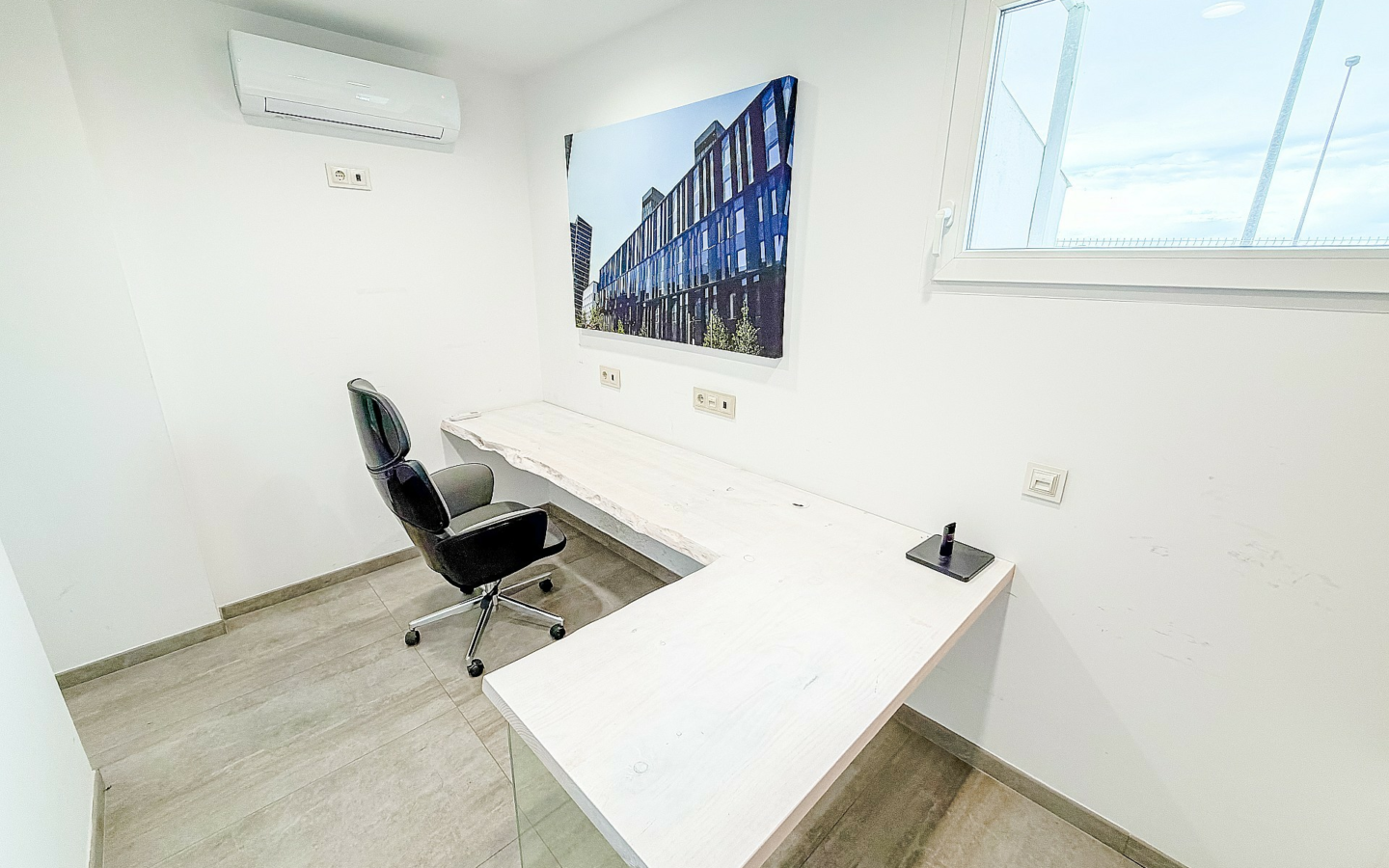 4-bedroom Commercial In Villena, Spain (299 M²)