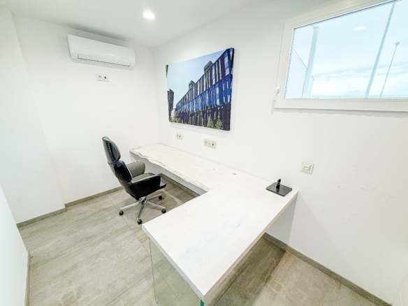 4-bedroom Commercial In Villena, Spain (299 M²)