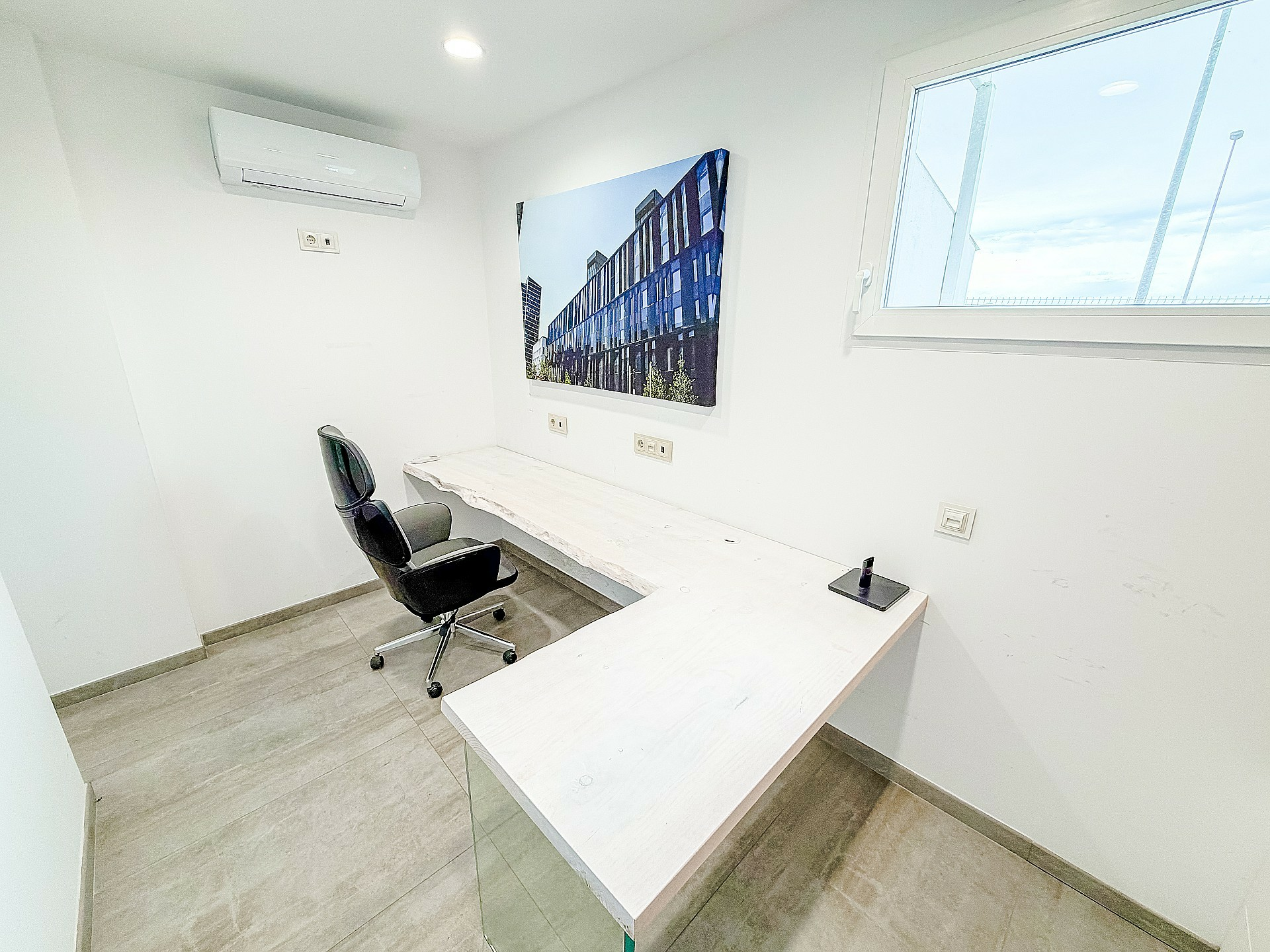4-bedroom Commercial In Villena, Spain (299 M²)