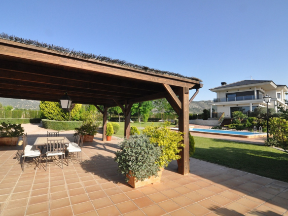 4-bedroom Detached Villa In Villena, Spain (500 M²)