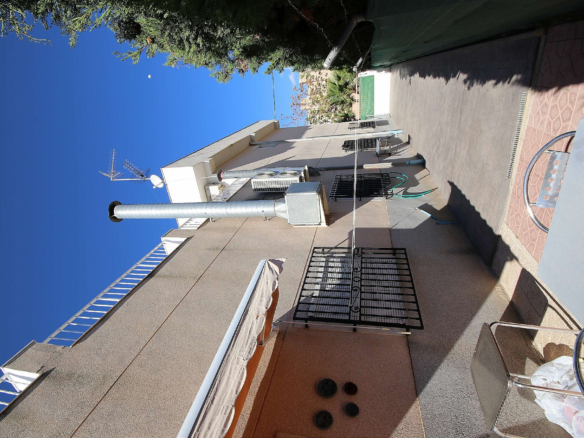 4-bedroom Commercial In Monovar, Spain (675 M²)