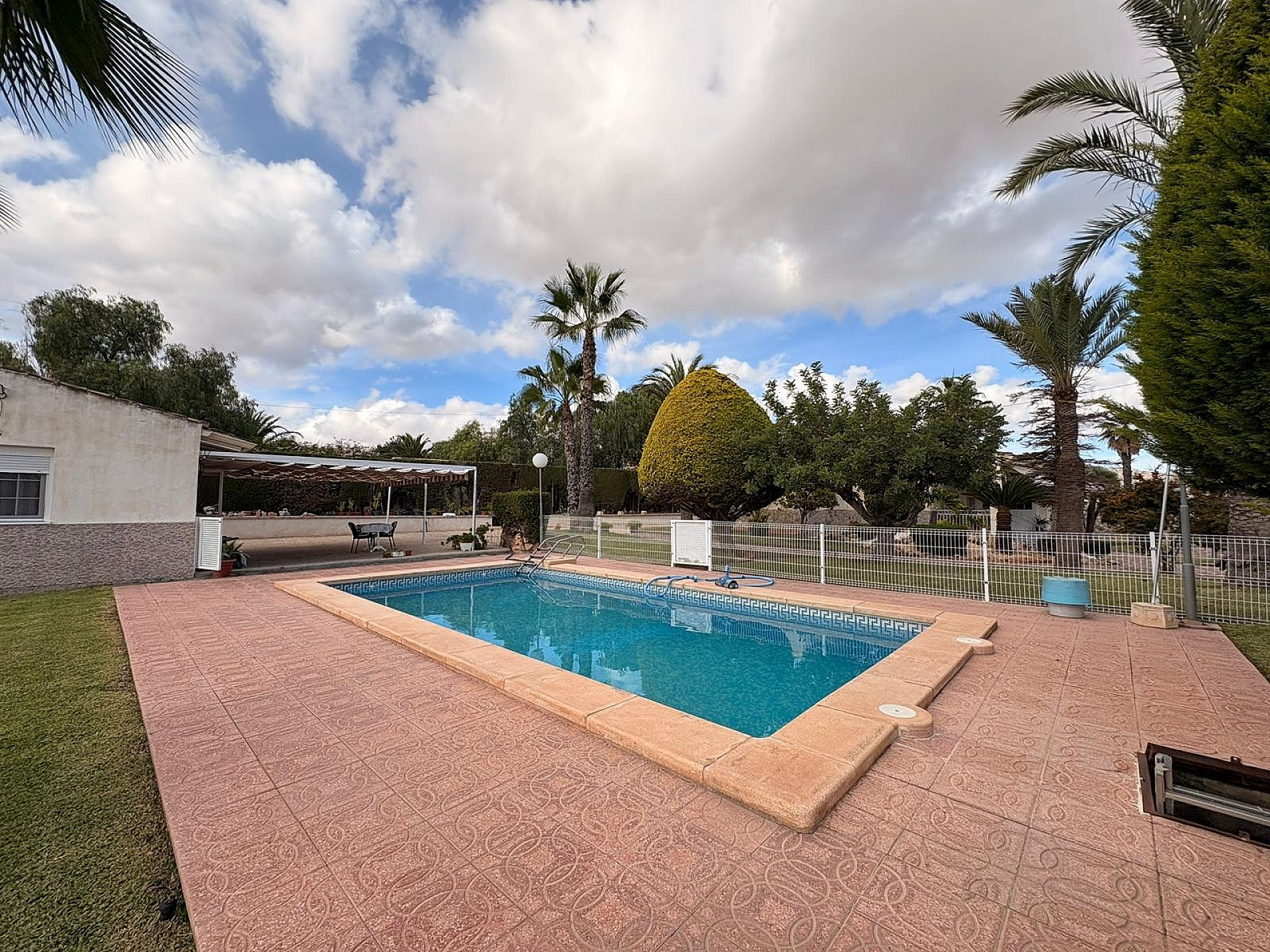 w_qveukcb5dix3pu8grm7t-026320 4-bedroom Detached Villa In Monovar, Spain (366 M²)