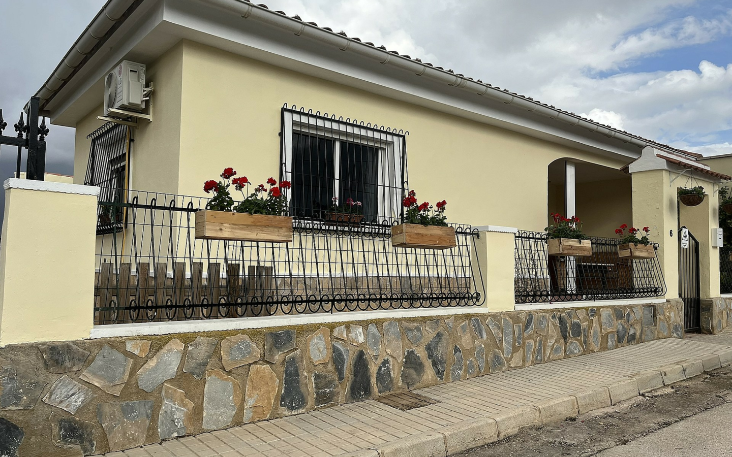 3-bedroom Townhouse In Cañada De La Leña, Spain (165 M²)