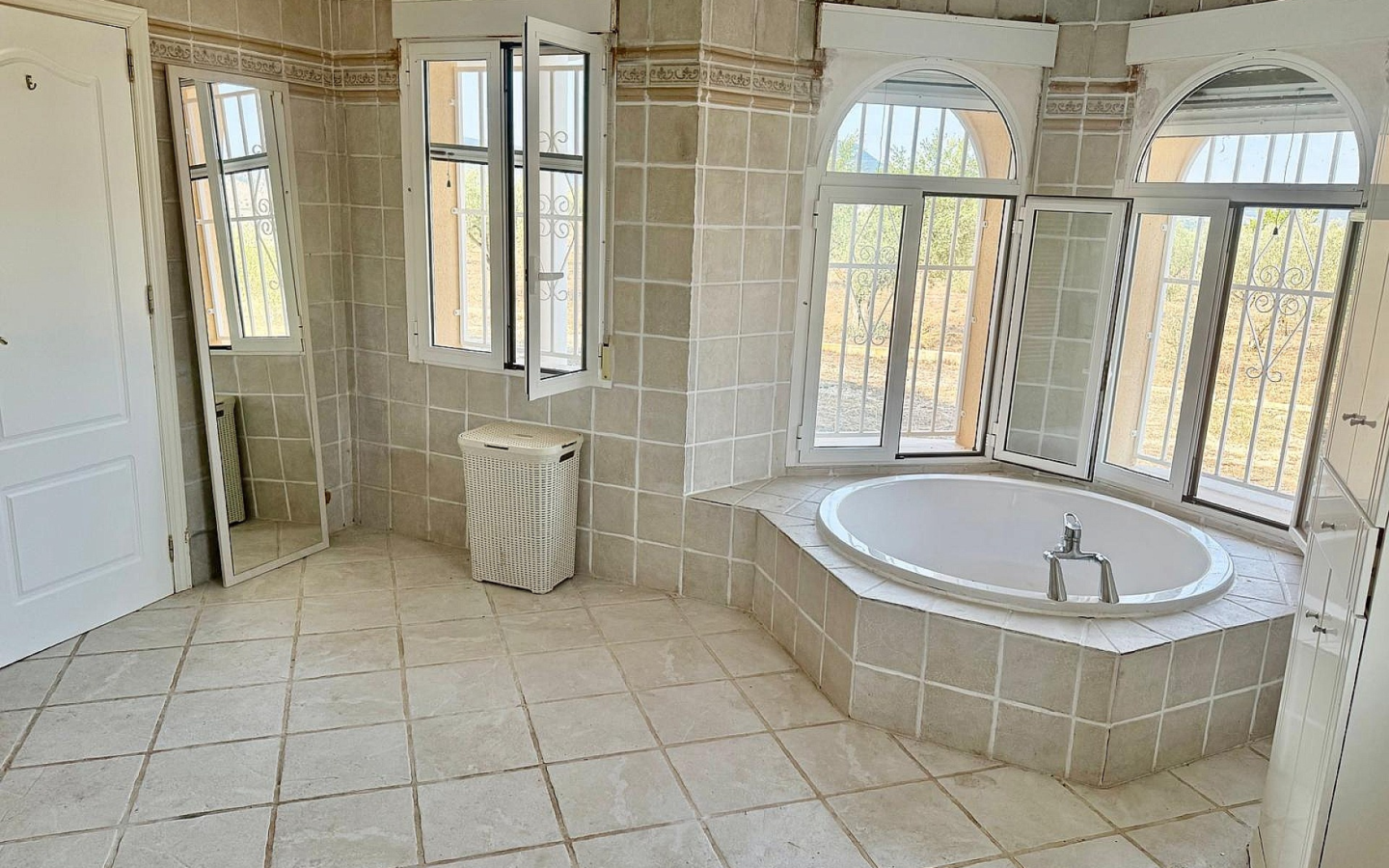 3-bedroom Detached Villa In Onil, Spain (215 M²)