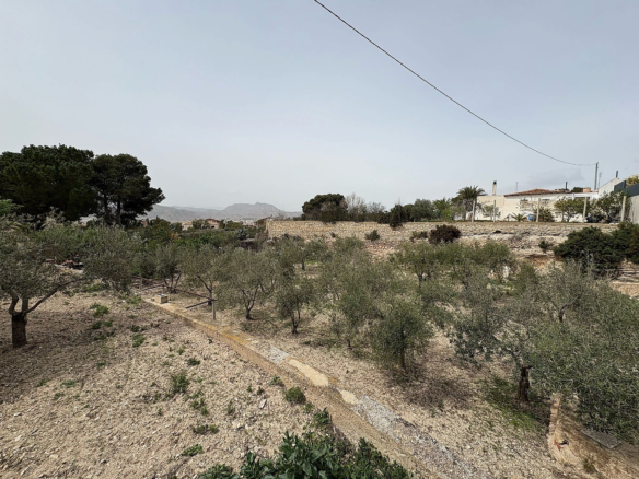 4-bedroom Country House In Petrer, Spain (290 M²)