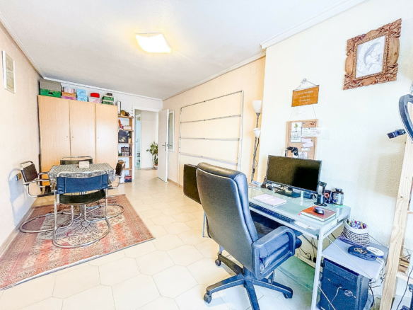 3-bedroom Apartment In Elda, Spain (82 M²)