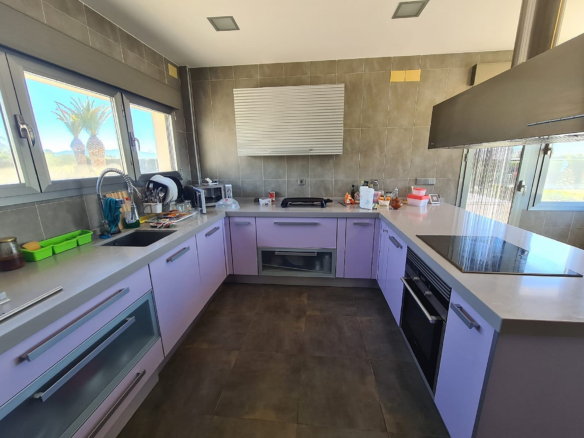 5-bedroom Detached Villa In Yecla, Spain (332 M²)