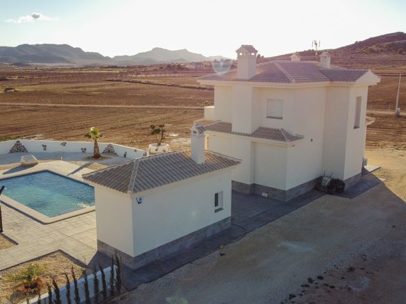 3-bedroom Detached Villa In Pinoso, Spain (150 M²)
