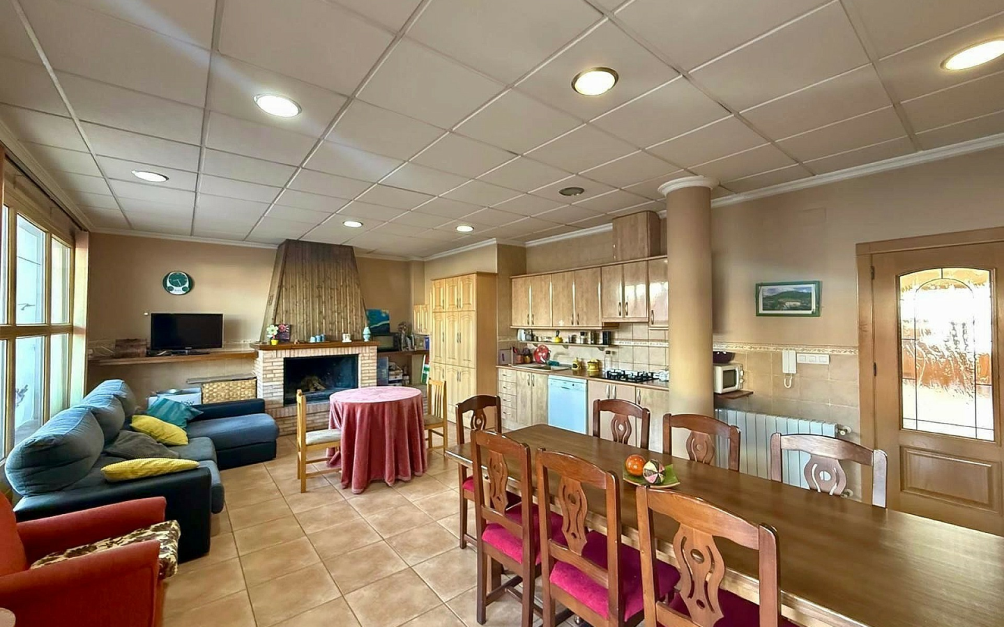 5-bedroom Townhouse In Pinoso, Spain (800 M²)