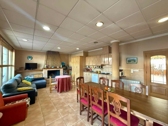 5-bedroom Townhouse In Pinoso, Spain (800 M²)