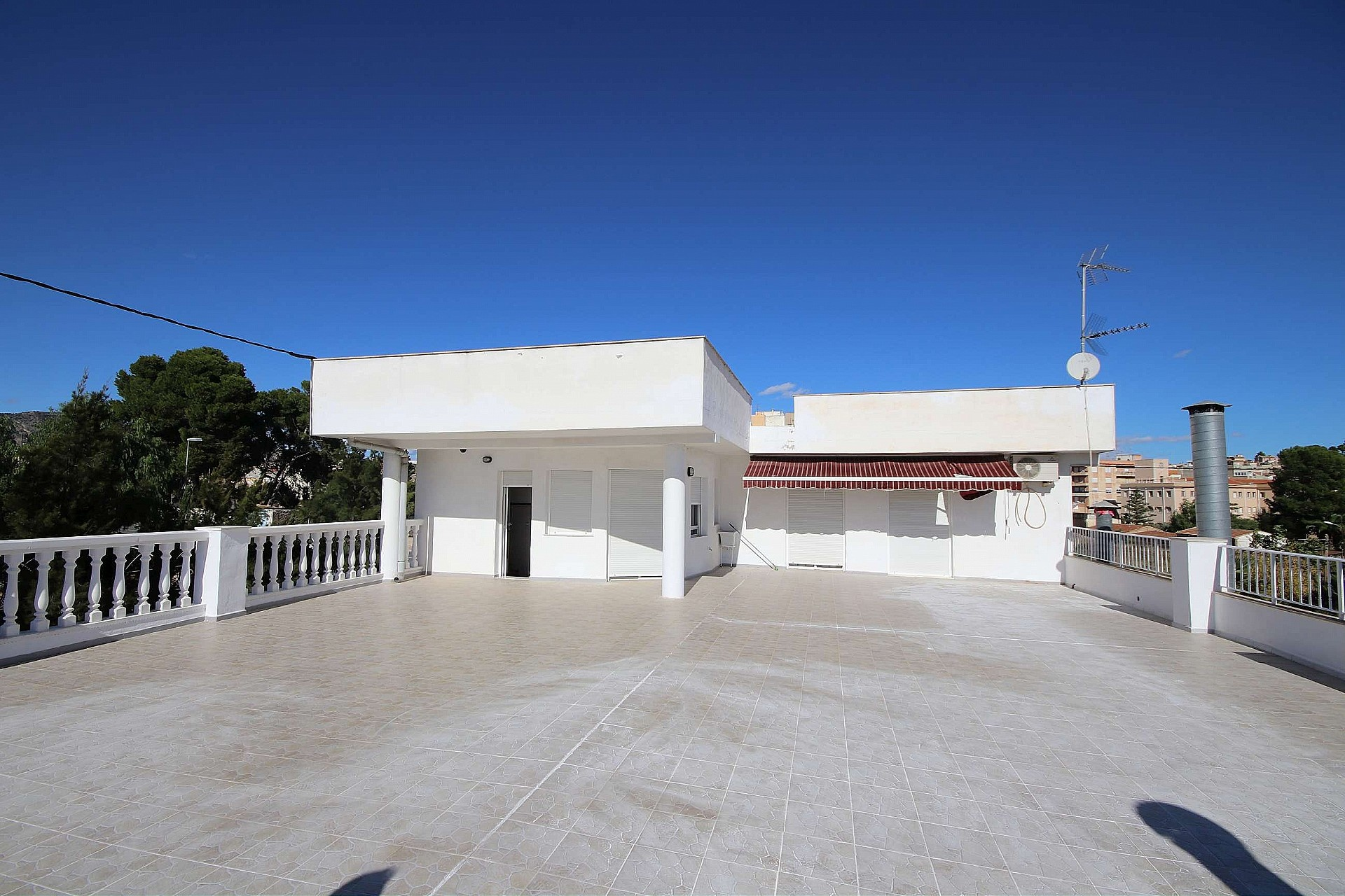 4-bedroom Commercial In Monovar, Spain (675 M²)