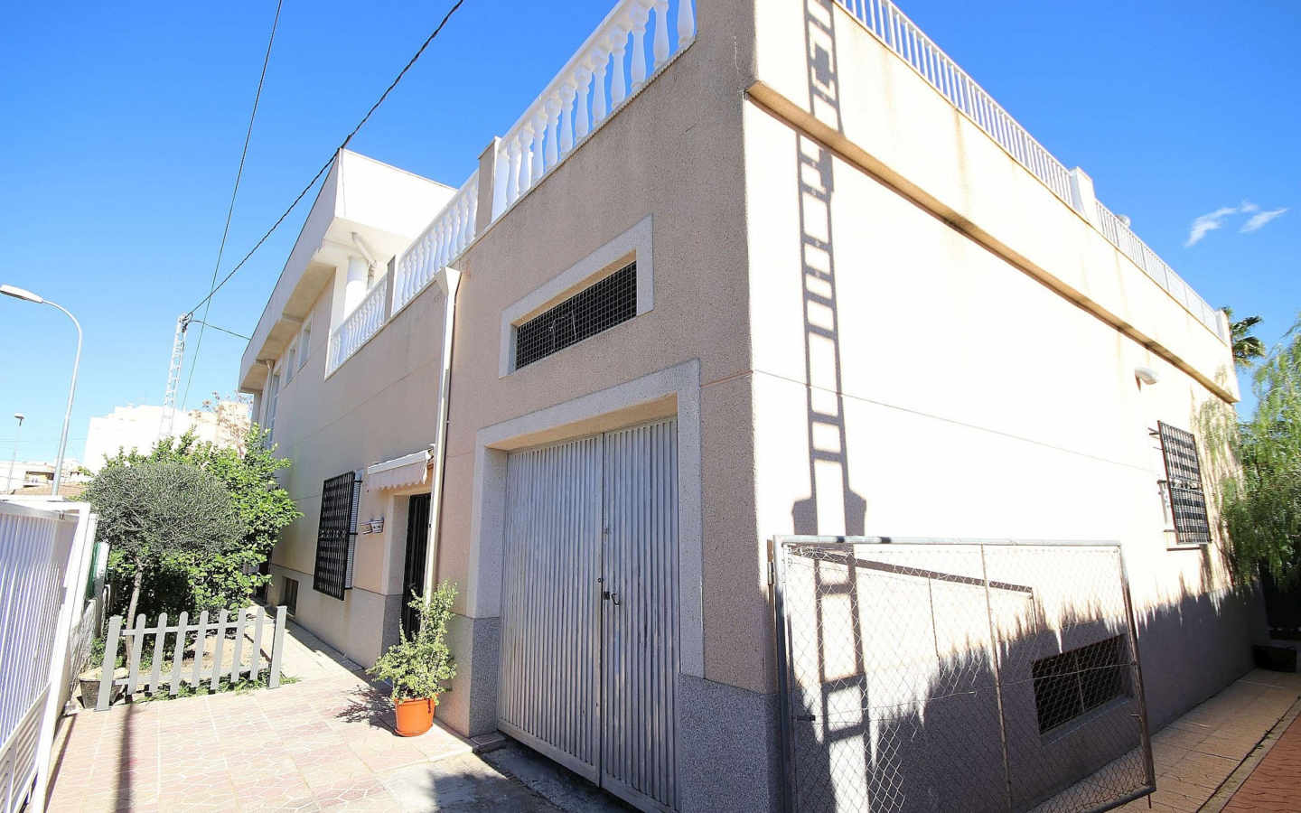 4-bedroom Commercial In Monovar, Spain (675 M²)