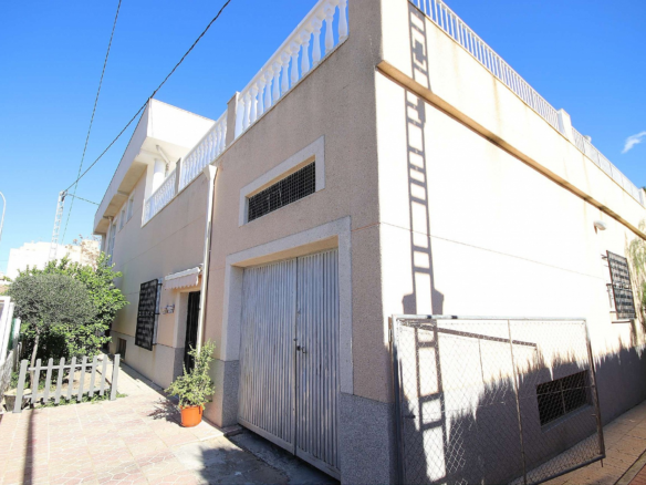 4-bedroom Commercial In Monovar, Spain (675 M²)