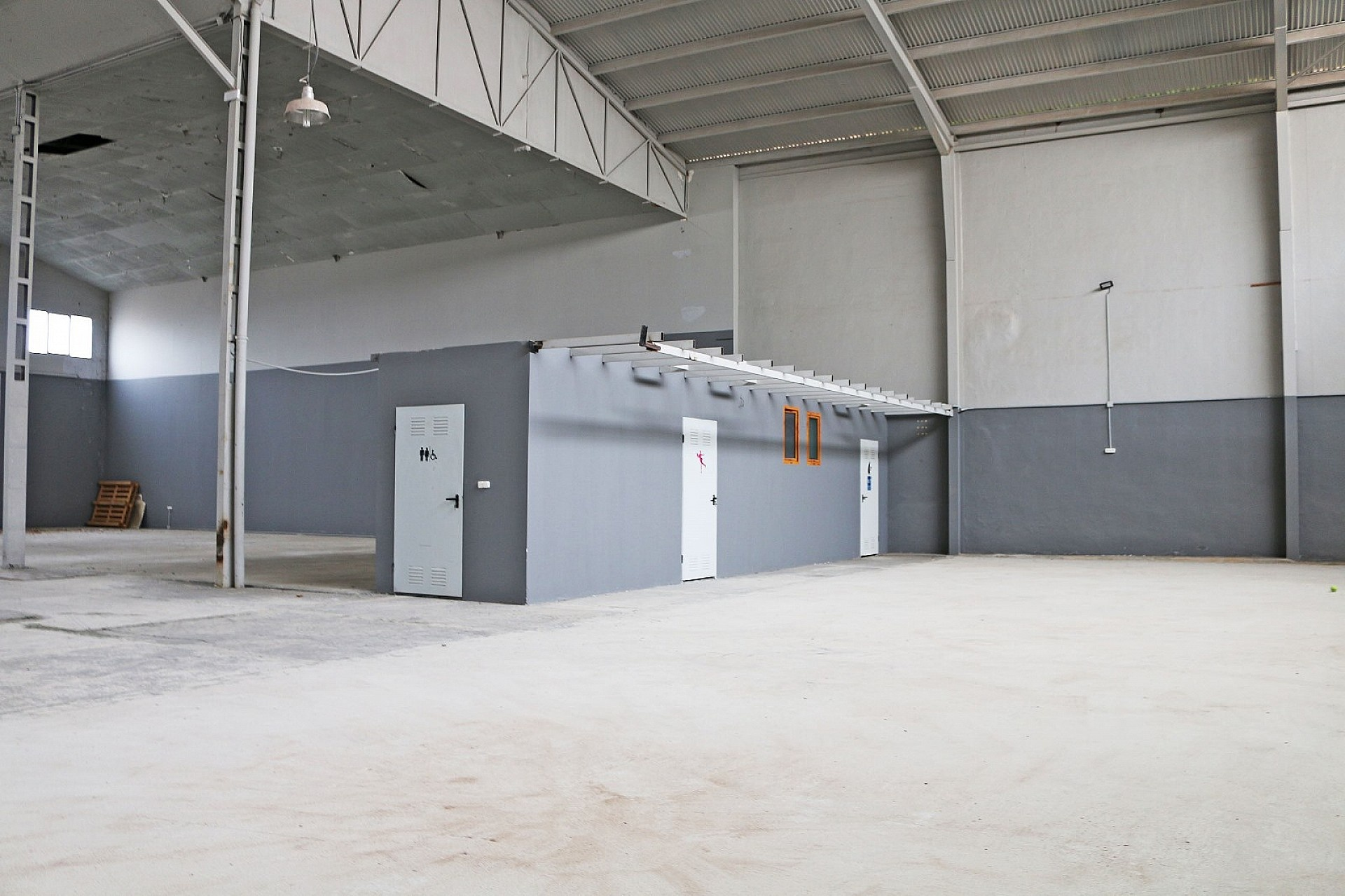 Commercial In Pinoso, Spain (1.960 M²)