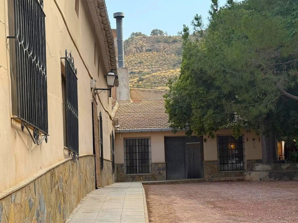 12-bedroom Country House In Pinoso, Spain (600 M²)