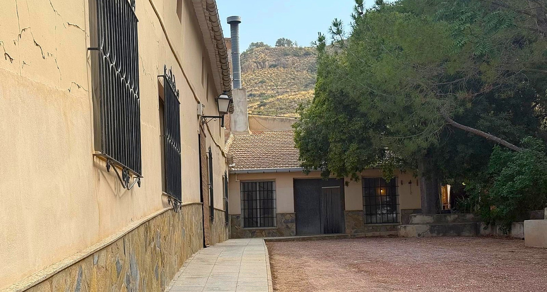 12-bedroom Country House In Pinoso, Spain (600 M²)
