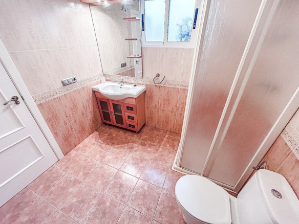5-bedroom Townhouse In Pinoso, Spain (141 M²)