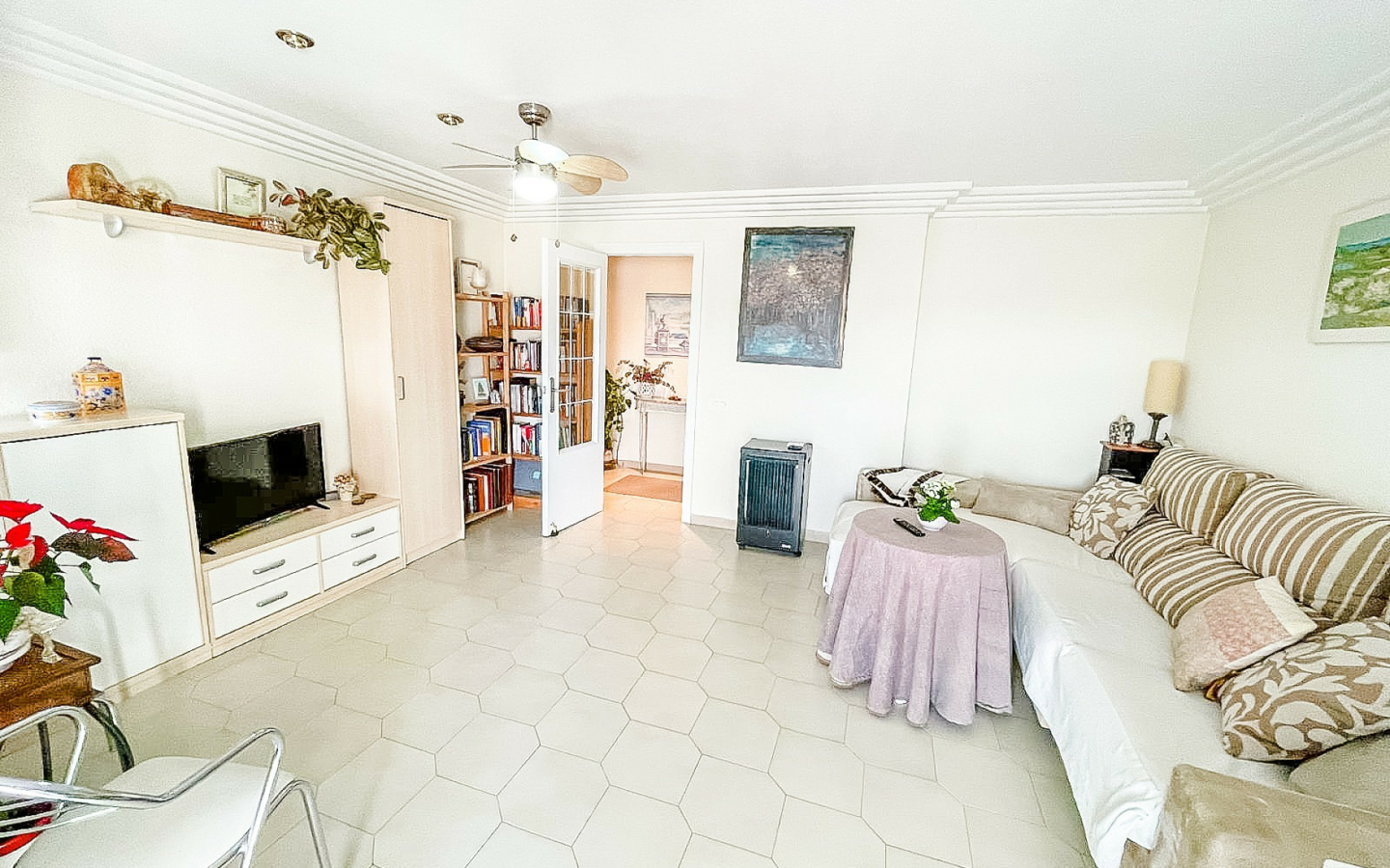 3-bedroom Apartment In Elda, Spain (82 M²)