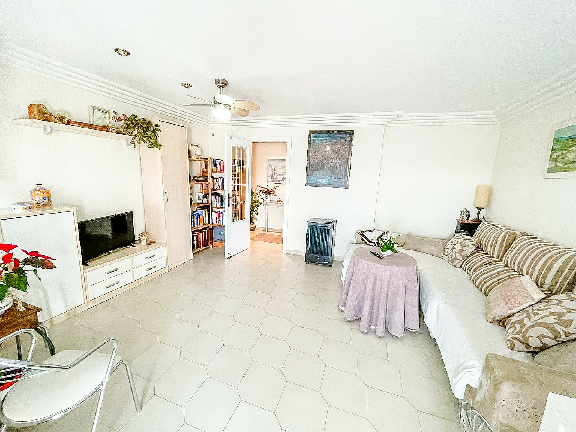 3-bedroom Apartment In Elda, Spain (82 M²)