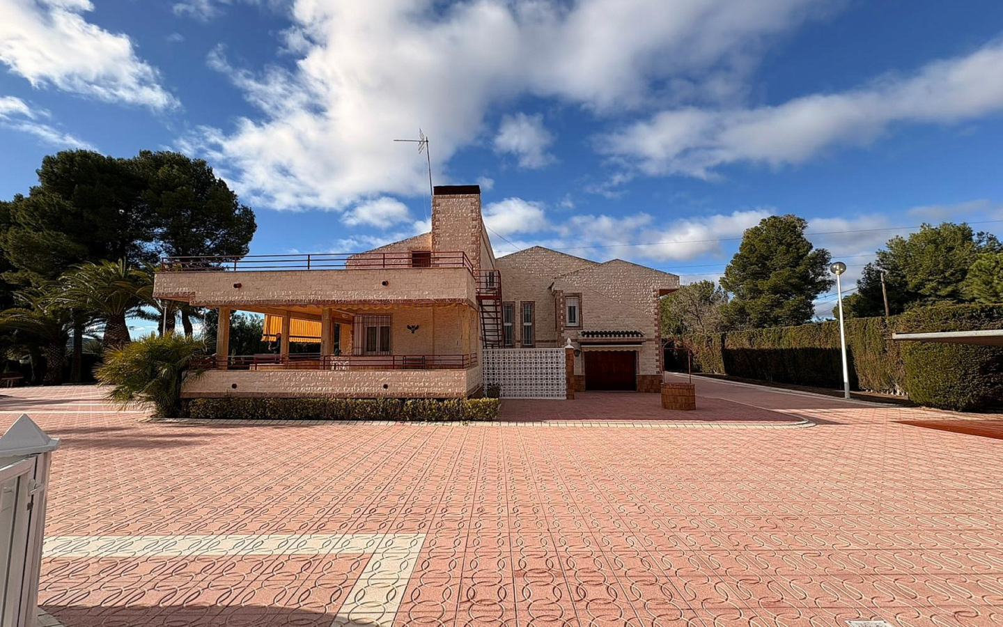 3-bedroom Detached Villa In Sax, Spain (230 M²)