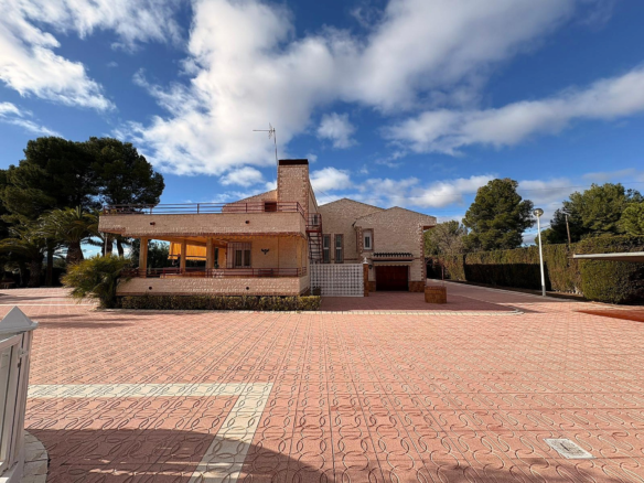 3-bedroom Detached Villa In Sax, Spain (230 M²)