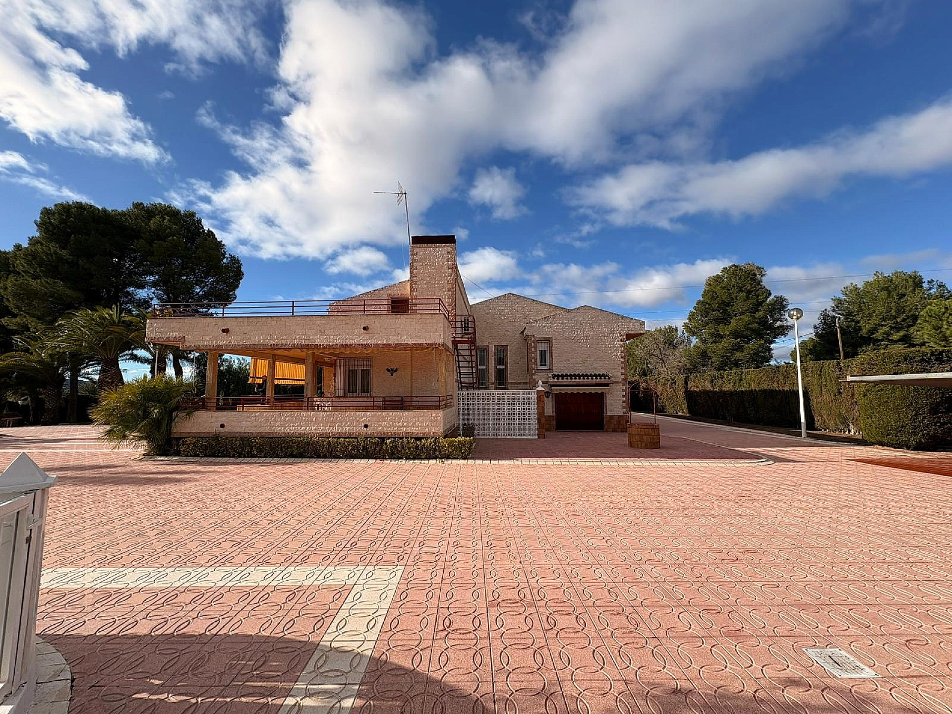 3-bedroom Detached Villa In Sax, Spain (230 M²)