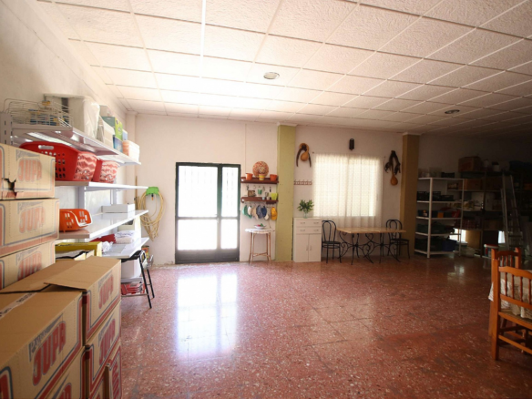 4-bedroom Commercial In Monovar, Spain (675 M²)
