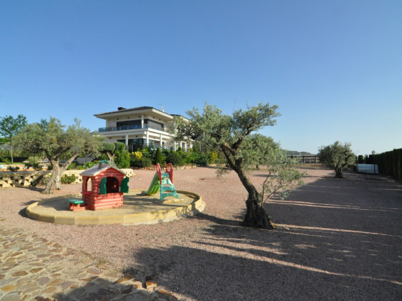 4-bedroom Detached Villa In Villena, Spain (500 M²)