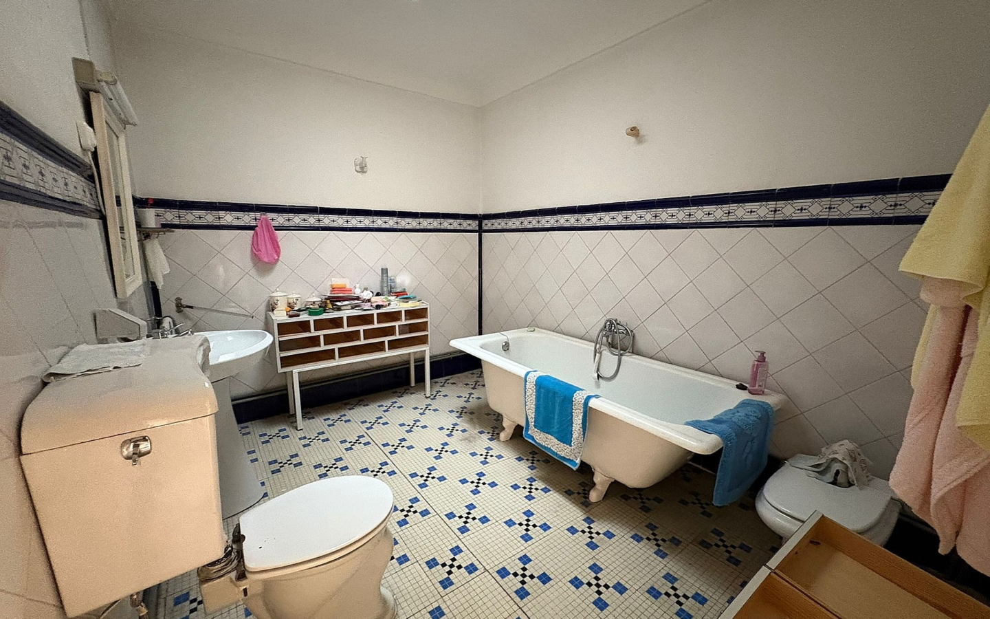 6-bedroom Townhouse In Novelda, Spain (208 M²)