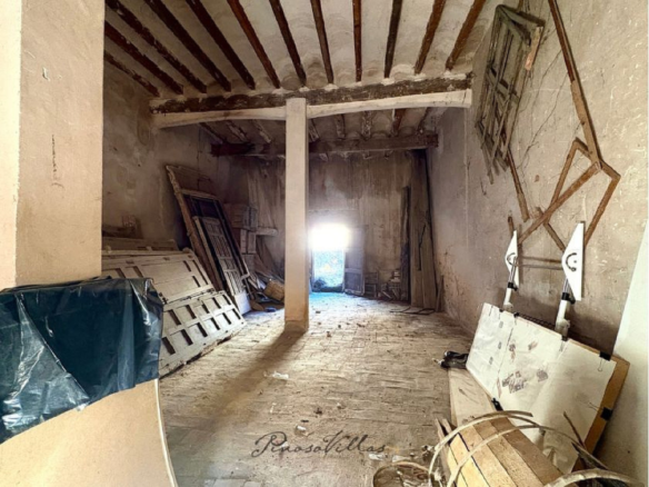 Restoration Project In Pinoso, Spain (314 M²)