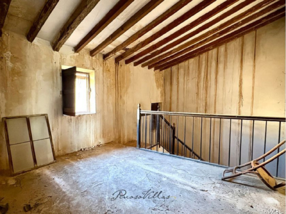 Restoration Project In Pinoso, Spain (314 M²)