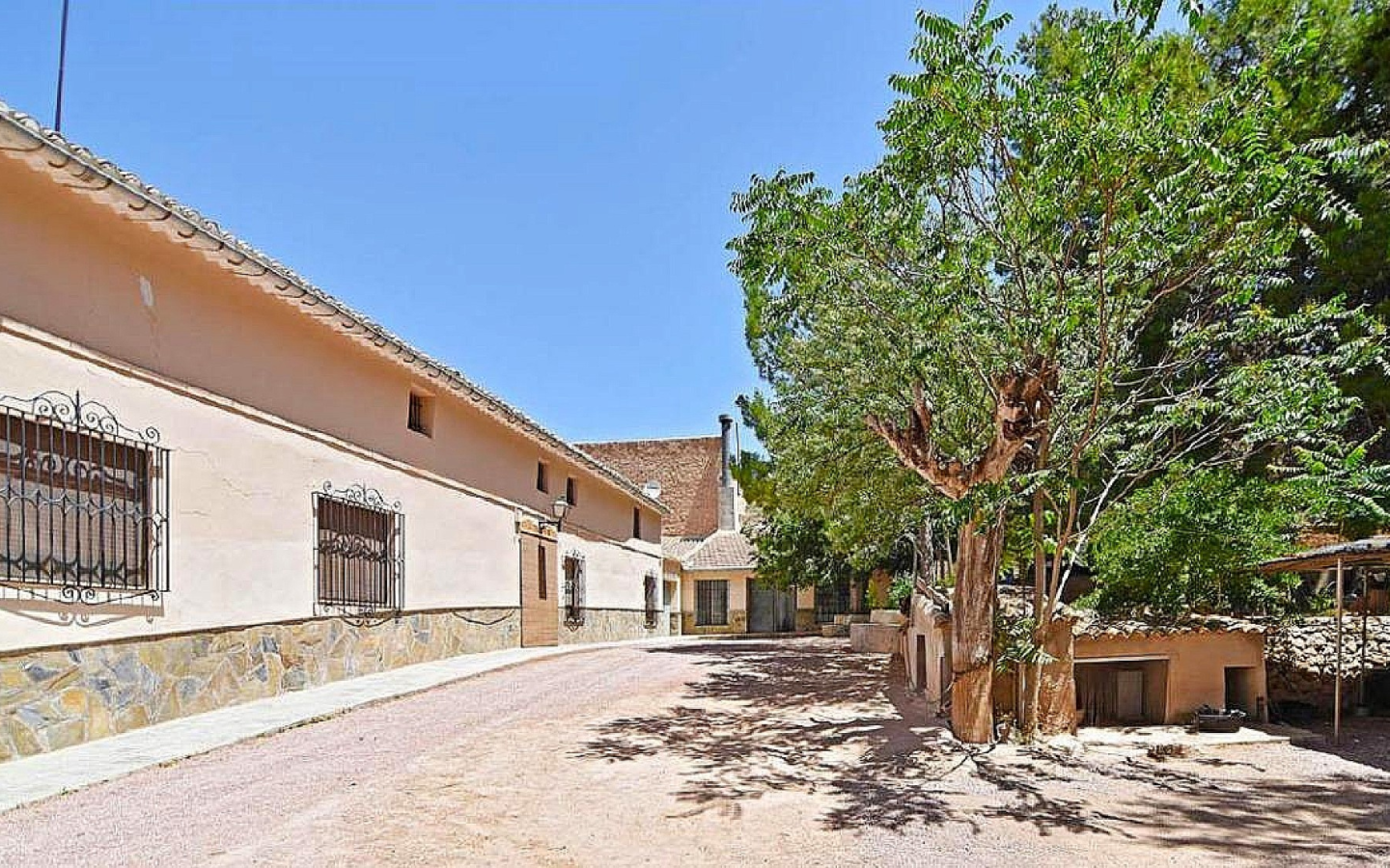 12-bedroom Country House In Pinoso, Spain (600 M²)