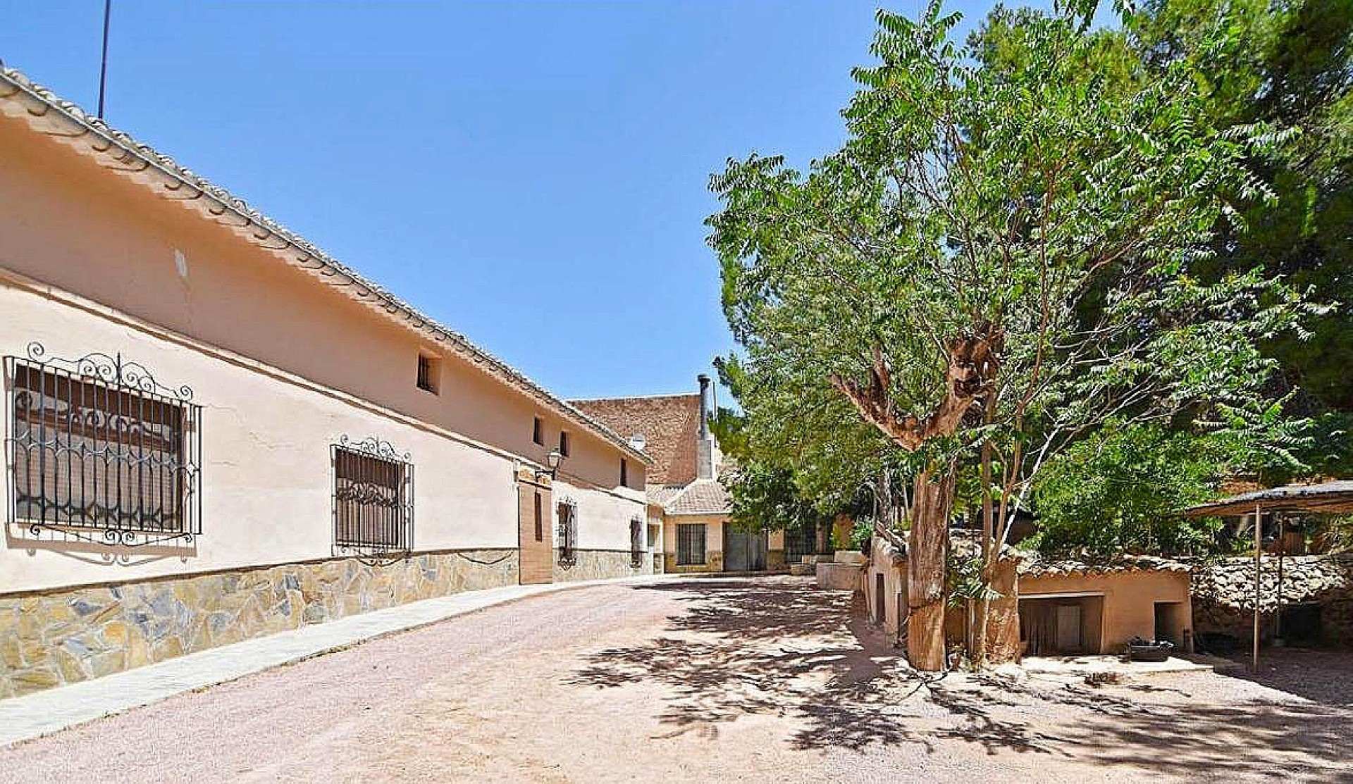 12-bedroom Country House In Pinoso, Spain (600 M²)