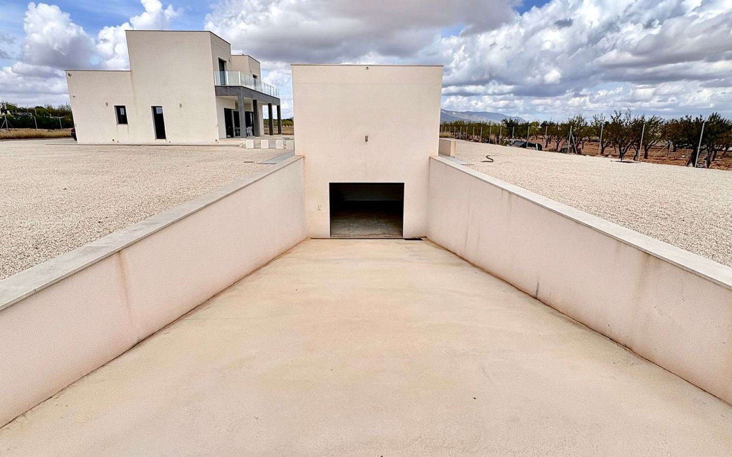 3-bedroom Detached Villa In Pinoso, Spain (150 M²)