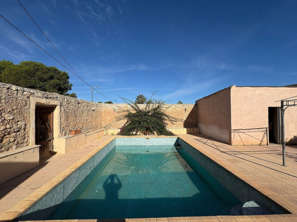 6-bedroom Country House In Monovar, Spain (176 M²)