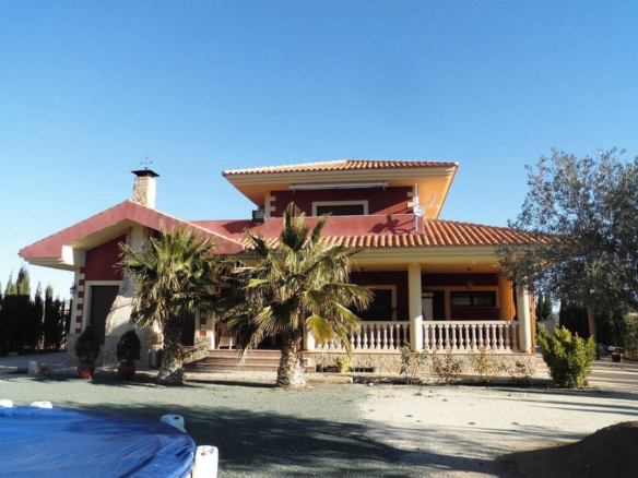 3-bedroom Detached Villa In Pinoso, Spain (211 M²)