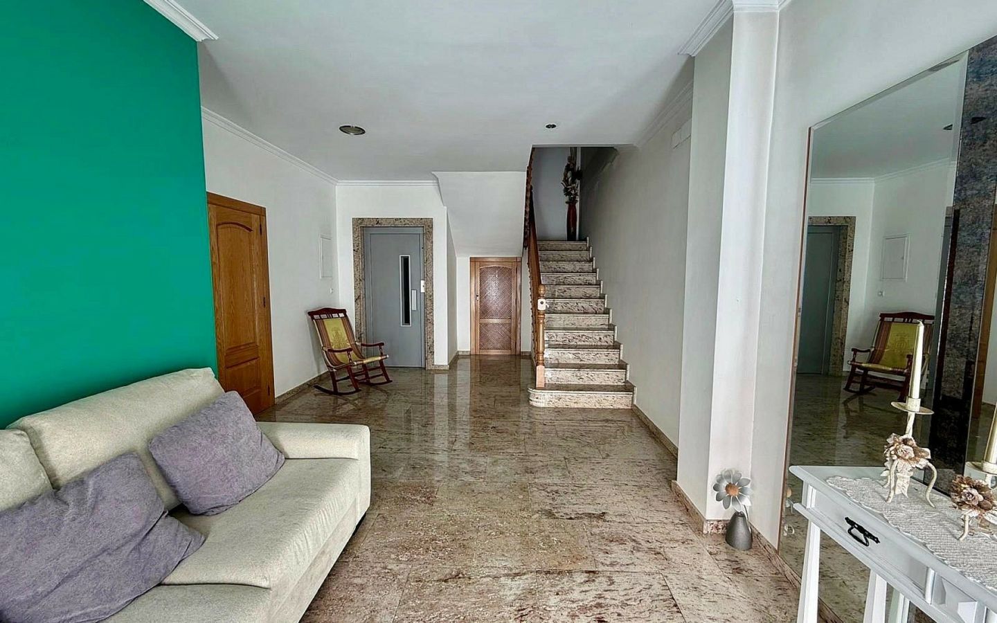 5-bedroom Townhouse In Pinoso, Spain (800 M²)
