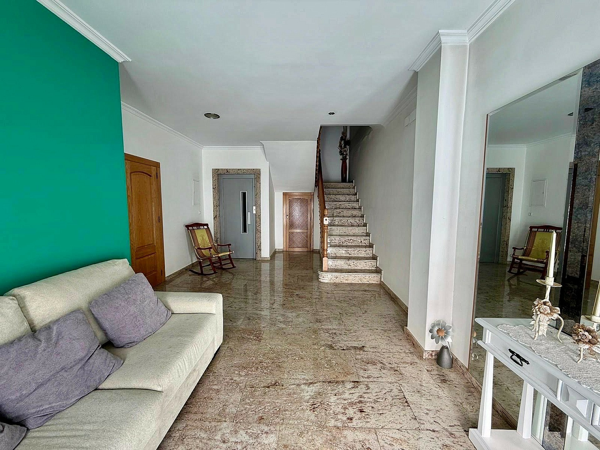 5-bedroom Townhouse In Pinoso, Spain (800 M²)