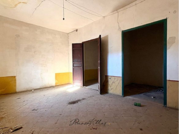 Restoration Project In Pinoso, Spain (314 M²)