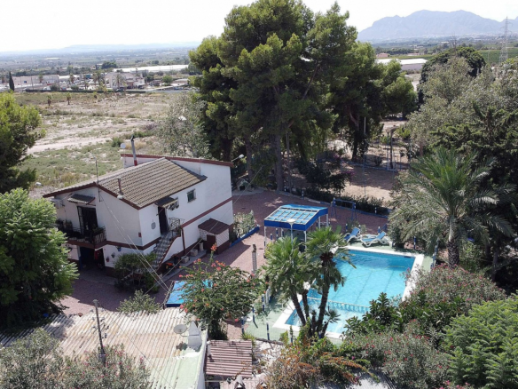 3-bedroom Country House In Crevillente, Spain (250 M²)