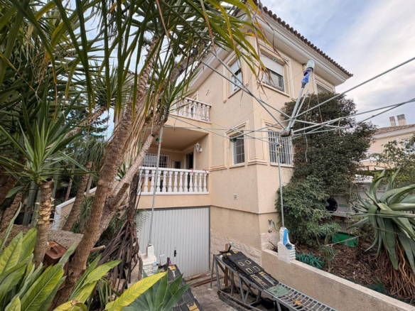 3-bedroom Semi In Elda, Spain (200 M²)