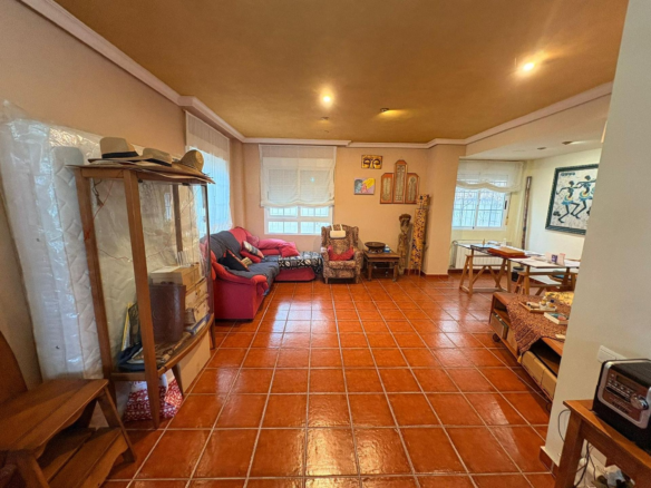 3-bedroom Semi In Elda, Spain (200 M²)