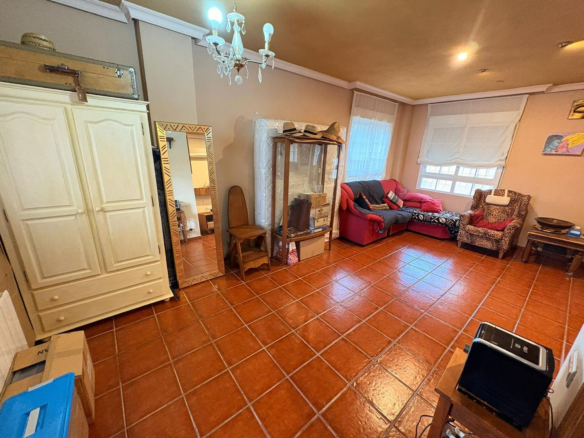 3-bedroom Semi In Elda, Spain (200 M²)