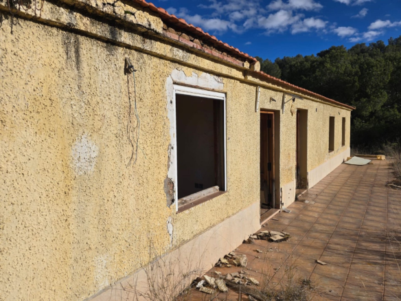 3-bedroom Detached Villa In Petrer, Spain (120 M²)
