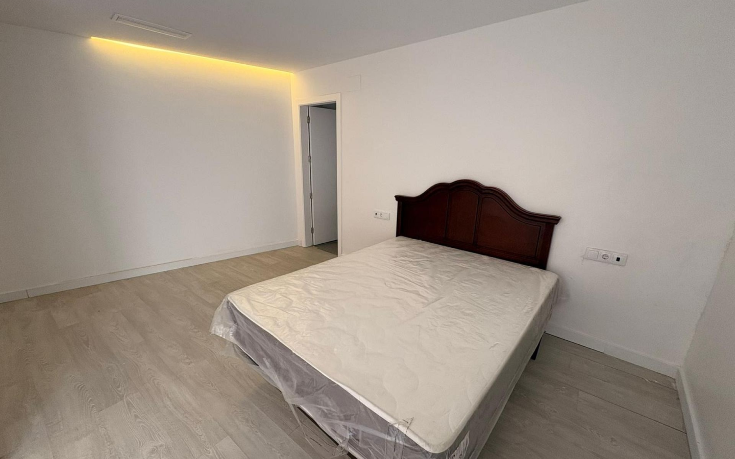 3-bedroom Apartment In Crevillente, Spain (135 M²)