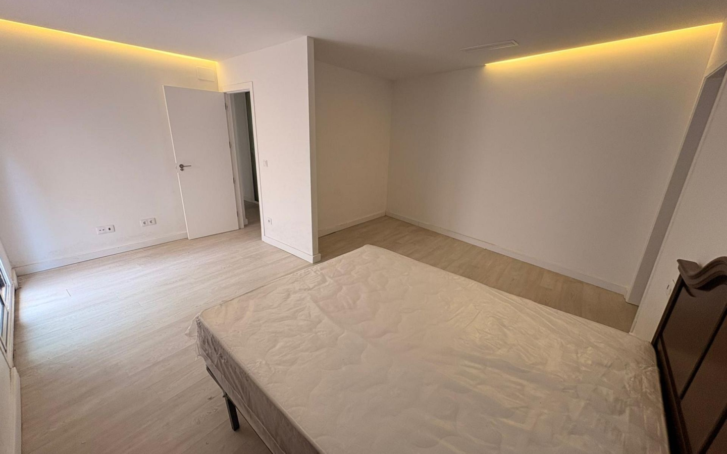 3-bedroom Apartment In Crevillente, Spain (135 M²)
