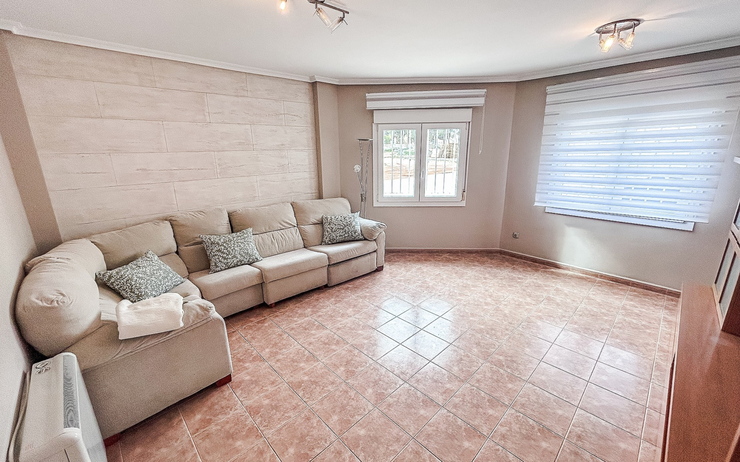 5-bedroom Townhouse In Pinoso, Spain (141 M²)