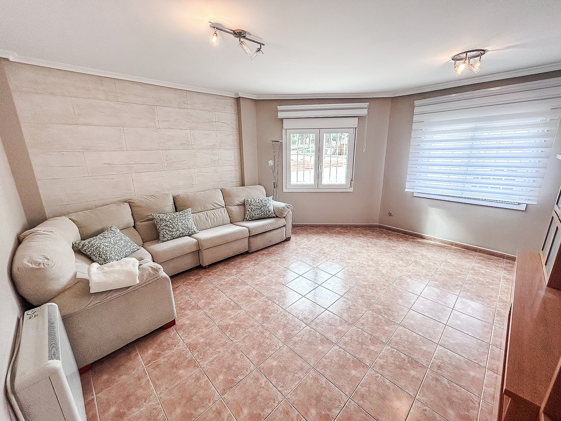 5-bedroom Townhouse In Pinoso, Spain (141 M²)