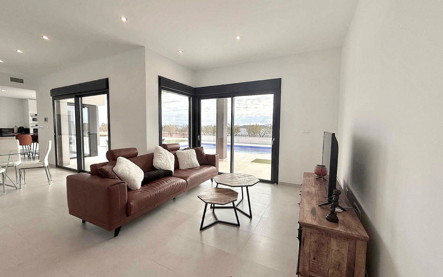 3-bedroom Detached Villa In Pinoso, Spain (150 M²)